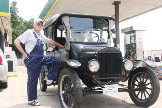 Ken Swan of Selmer Tenn stopped off at Mapco with his Model T while on his