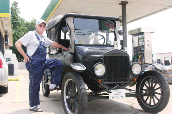 Ken Swan of Selmer Tenn stopped off at Mapco with his Model T while on his 